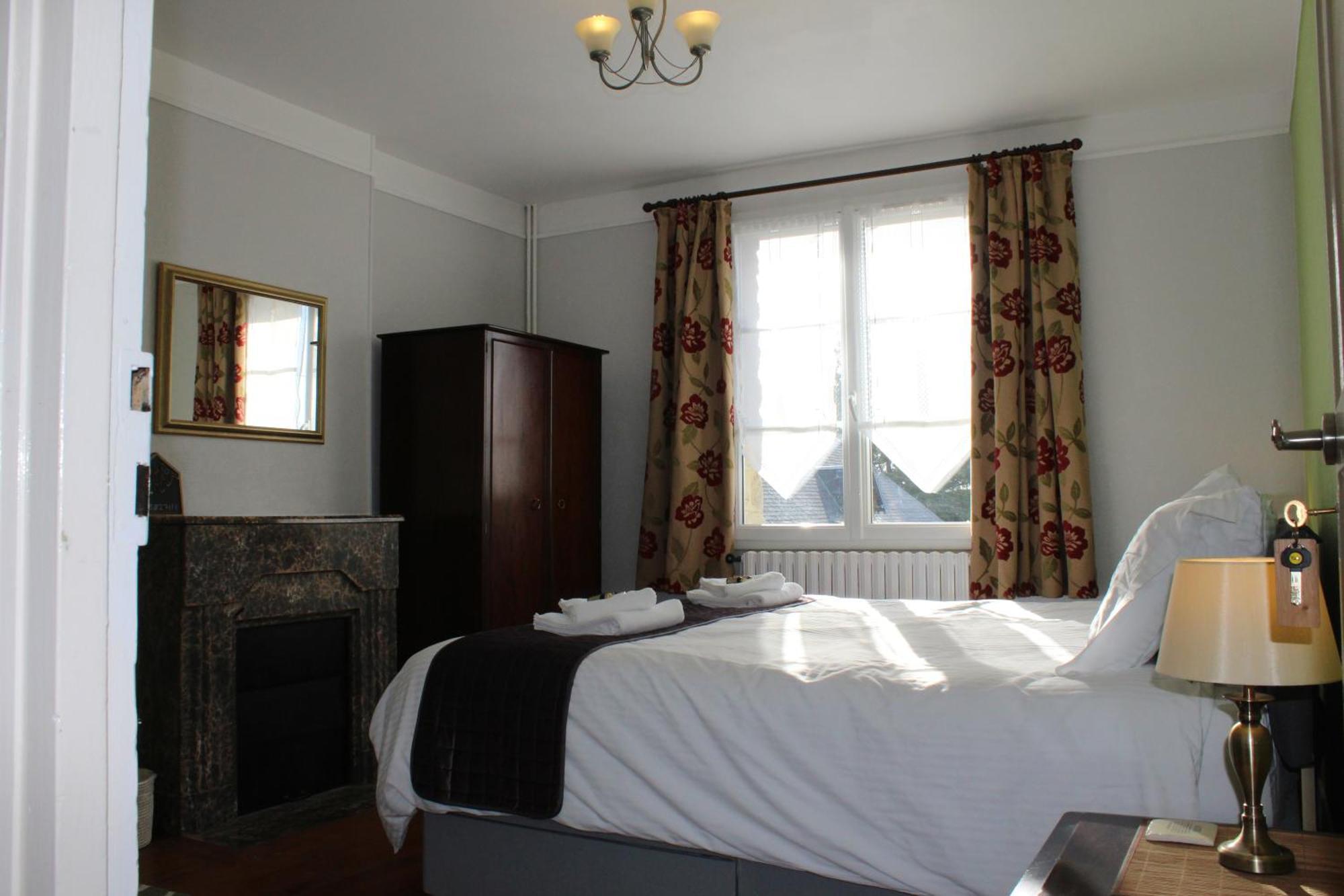 Le Clos Castel Raids Bagian luar foto