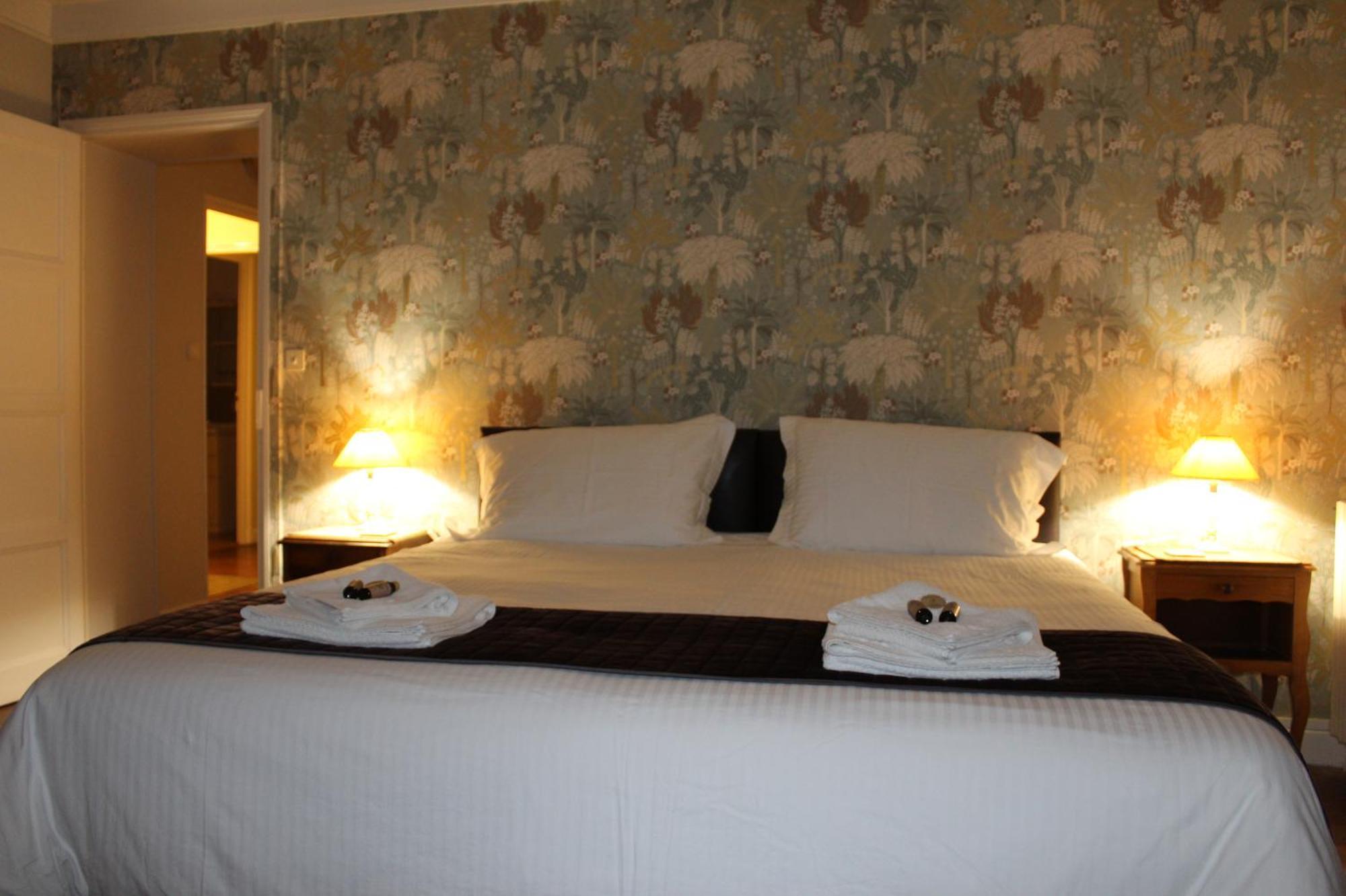 Le Clos Castel Raids Bagian luar foto