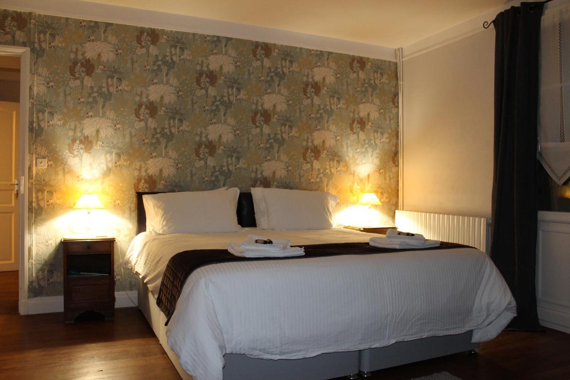 Le Clos Castel Raids Bagian luar foto