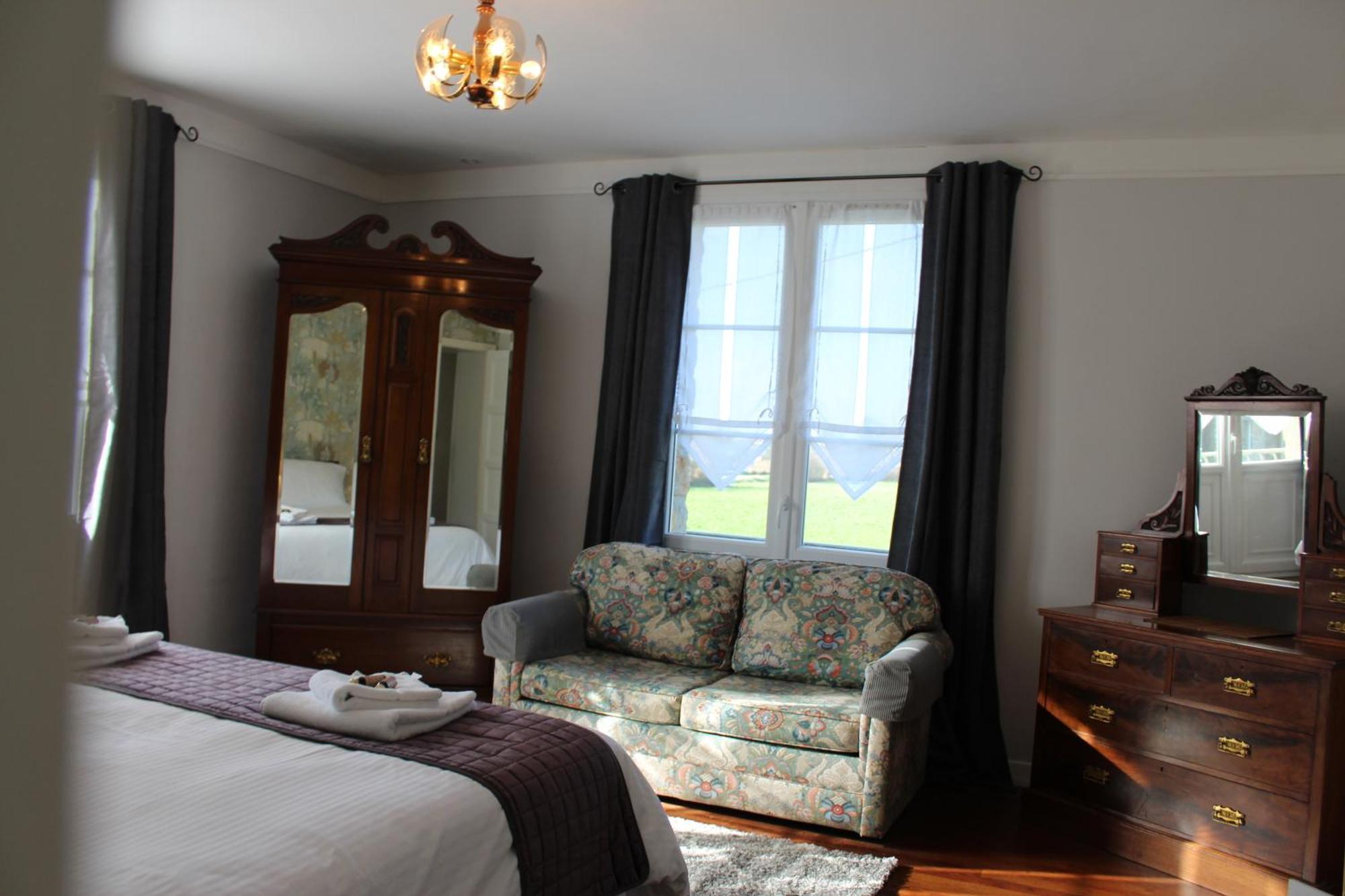 Le Clos Castel Raids Bagian luar foto