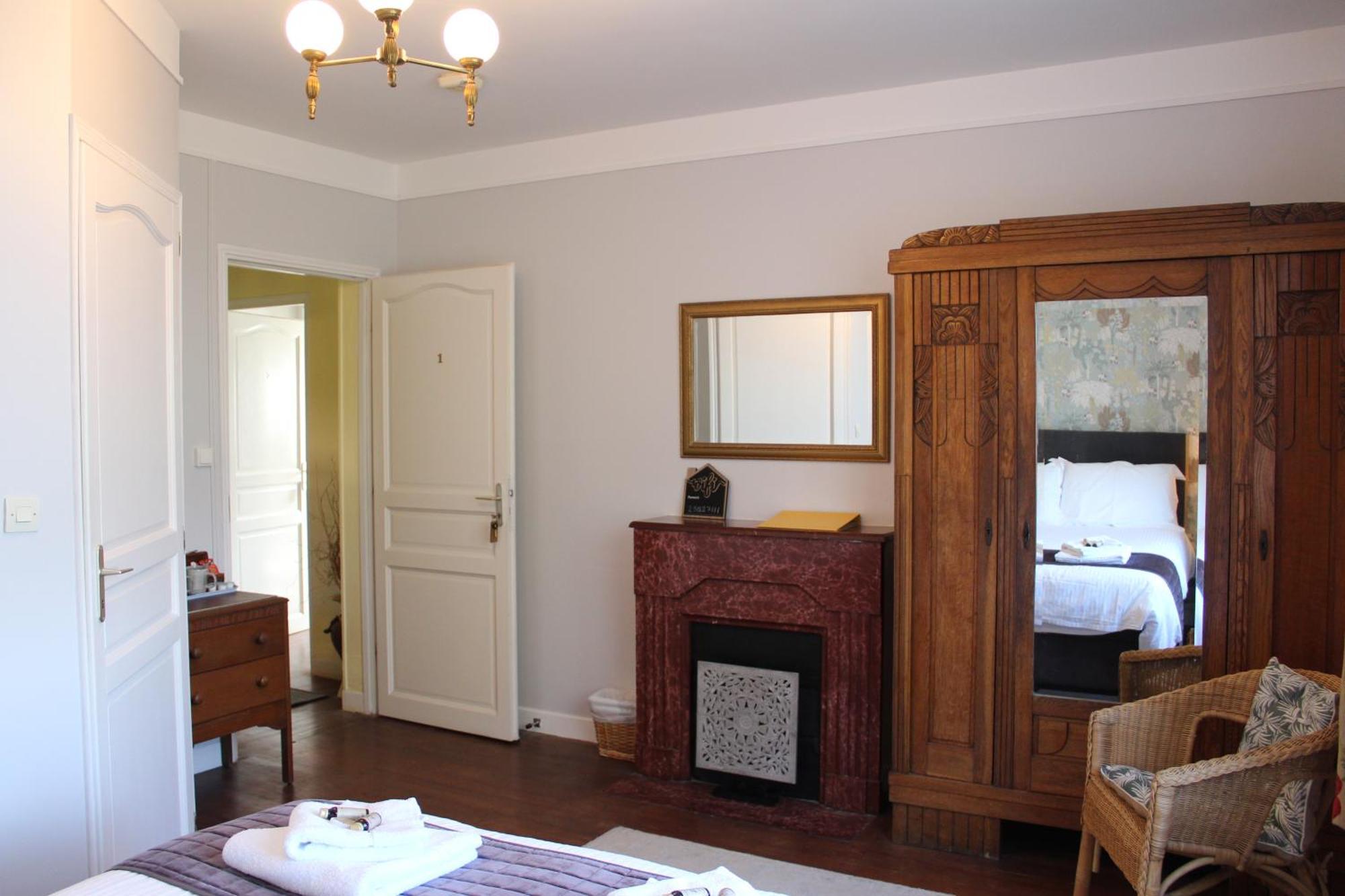 Le Clos Castel Raids Bagian luar foto