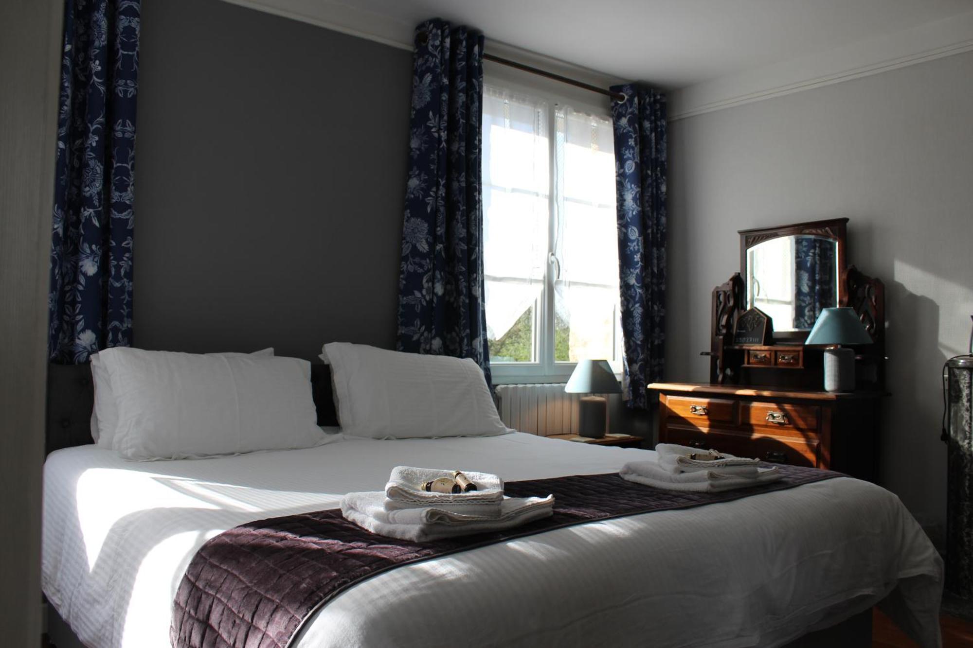 Le Clos Castel Raids Bagian luar foto