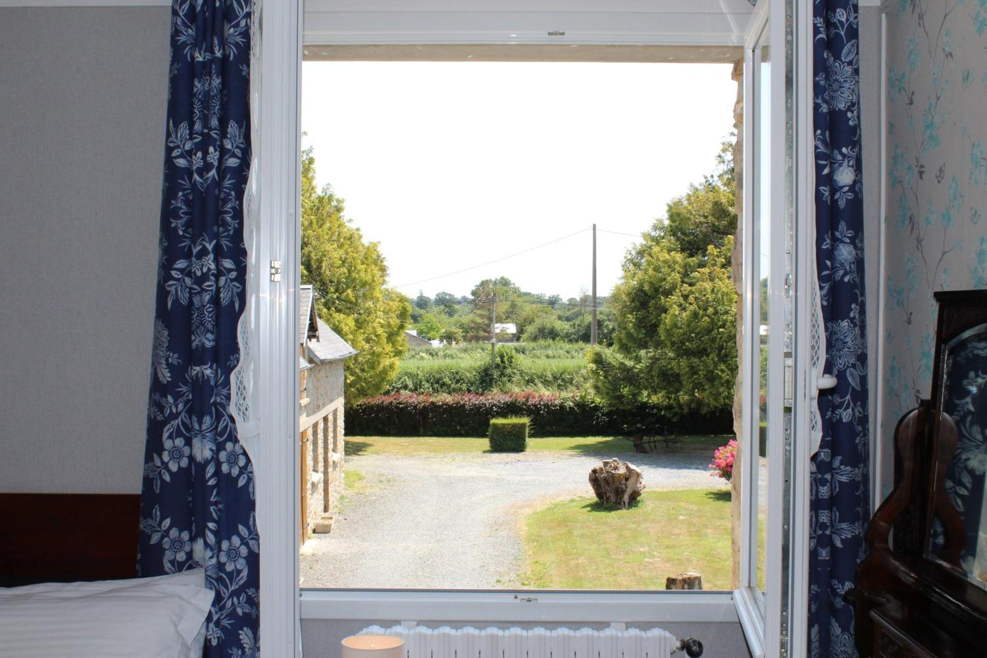 Le Clos Castel Raids Bagian luar foto
