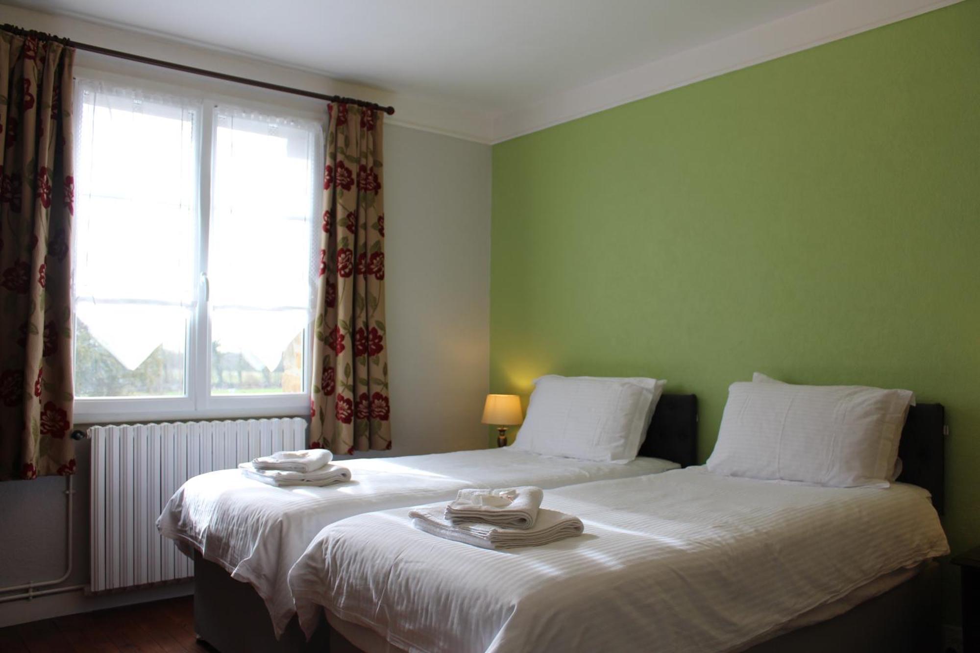 Le Clos Castel Raids Bagian luar foto